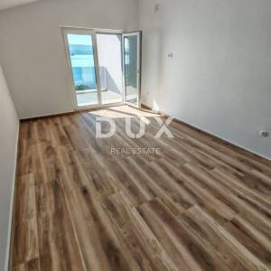 ZADAR, TURANJ - Prvi red do mora! Pogled na more! Atraktivna garsonijera u Turnju!