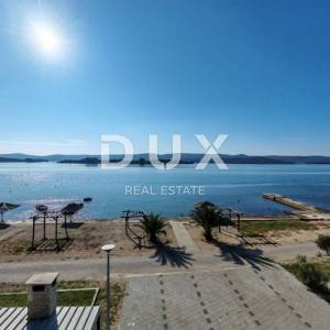 ZADAR, TURANJ - Prvi red do mora! Pogled na more! Atraktivna garsonijera u Turnju!