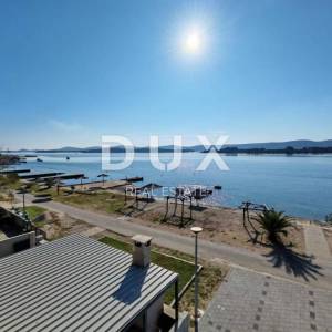 ZADAR, TURANJ - Prvi red do mora! Pogled na more! Atraktivna garsonijera u Turnju!