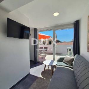 ZADAR, VINJERAC- Kamena kuća sa tri apartmana! Blizina mora!