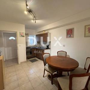 ZADAR, VINJERAC- Kamena kuća sa tri apartmana! Blizina mora!