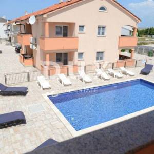 ZADAR, VIR - Dvije apartmanske vile u blizini mora