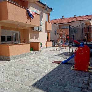 ZADAR, VIR - Dvije apartmanske vile u blizini mora