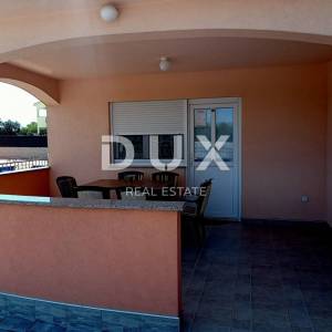 ZADAR, VIR - Dvije apartmanske vile u blizini mora