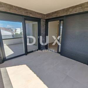 ZADAR, VIR - Komforan penthouse s pogledom na more 180 metara od plaže Jadro! AS3