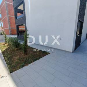 ZADAR, VIR - Komforan penthouse s pogledom na more 180 metara od plaže Jadro! AS3