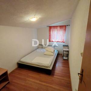 ZADAR, VIR - Kuća s čak 5 apartmana! 3 minute hoda udaljena od dviju plaža!