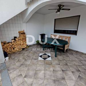 ZADAR, VIR - Kuća s čak 5 apartmana! 3 minute hoda udaljena od dviju plaža!