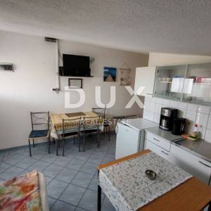ZADAR, VIR - Kuća s čak 5 apartmana! 3 minute hoda udaljena od dviju plaža!