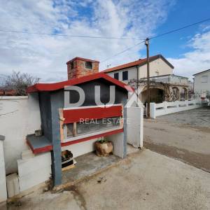 ZADAR, VIR - Kuća s čak 5 apartmana! 3 minute hoda udaljena od dviju plaža!