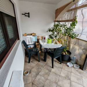 ZADAR, VIR - Kuća s čak 5 apartmana! 3 minute hoda udaljena od dviju plaža!