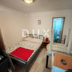 ZADAR, VIR - Kuća s čak 5 apartmana! 3 minute hoda udaljena od dviju plaža!