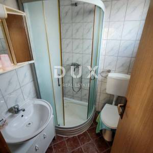 ZADAR, VIR - Kuća s čak 5 apartmana! 3 minute hoda udaljena od dviju plaža!
