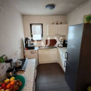ZADAR, VIR - Kuća s čak 5 apartmana! 3 minute hoda udaljena od dviju plaža!