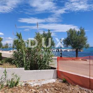 ZADAR, VIR - Luksuzan stan s vrtom prvi red do mora! AS2