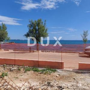 ZADAR, VIR - Luksuzan stan s vrtom prvi red do mora! AS1