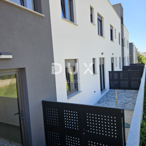 ZADAR, VIR - Novogradnja! Moderan penthouse samo 130 metara od plaže s fantastičnim pogledom na more! 1-S4