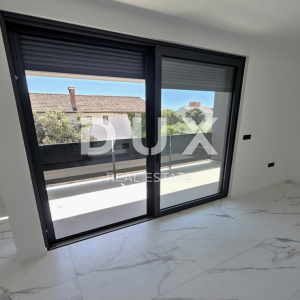 ZADAR, VIR - Novogradnja! Moderan penthouse samo 130 metara od plaže s fantastičnim pogledom na more! 1-S4