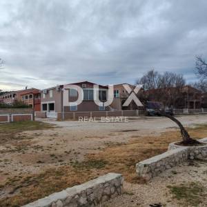 ZADAR, VIR - Prostrana kuća prvi red do plaže!