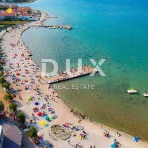 ZADAR, VIR - Prostrana kuća prvi red do plaže!