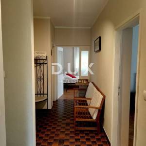 ZADAR, VIŠNJIK - Moderno uređena katnica s 2 stana