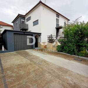ZADAR, VIŠNJIK - Moderno uređena katnica s 2 stana