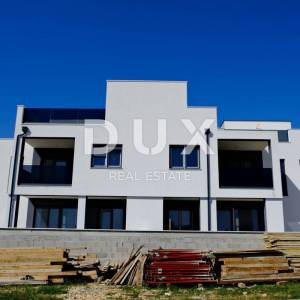 ZADAR, VRSI - Dvojna Kuća s Privatnim Bazenom i Ogromnom Terasom s Pogledom na More! A2