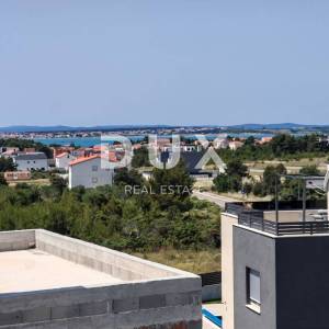 ZADAR, VRSI - Dvojna Kuća s Privatnim Bazenom i Ogromnom Terasom s Pogledom na More! B1
