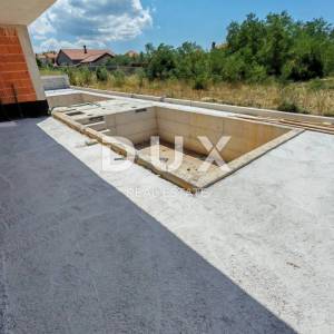 ZADAR, VRSI - Ekskluzivan prizemni stan s bazenom i vrtom! S2