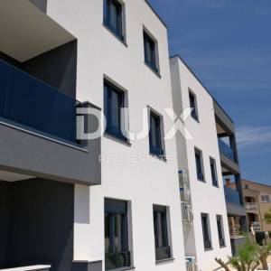 ZADAR, VRSI - Elegantan Stan s Vrtom i Terasom! S1