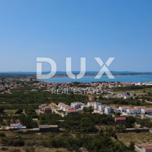 ZADAR, VRSI – Građevinsko zemljište 717 m², infrastruktura uz parcelu!