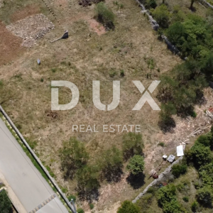 ZADAR, VRSI – Građevinsko zemljište 717 m², infrastruktura uz parcelu!