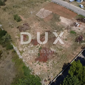ZADAR, VRSI – Građevinsko zemljište 702 m², infrastruktura uz parcelu!