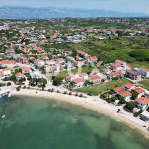ZADAR, VRSI - Građevinsko zemljište na 30m od mora