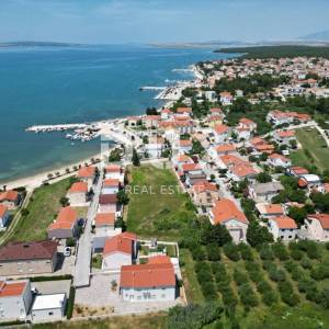 ZADAR, VRSI - Građevinsko zemljište na 30m od mora