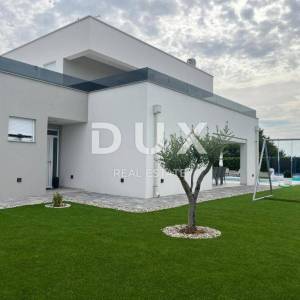 ZADAR, VRSI - Kompletno namještena vila s bazenom i garažom!