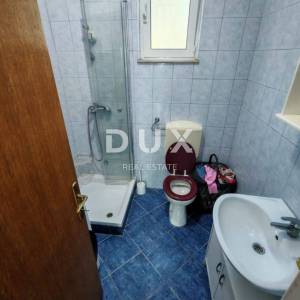 ZADAR, VRSI - Kuća s velikim stanom, tri apartmana i prostranim dvorištem s maslinama!