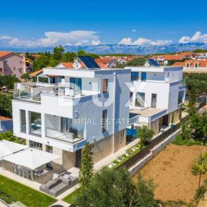 ZADAR, VRSI - Luskuzne sestrinske vile 1. red do mora