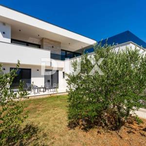 ZADAR, VRSI - moderna novogradnja sa bazenom