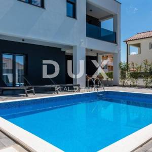 ZADAR, VRSI - Prekrasna vila s bazenom