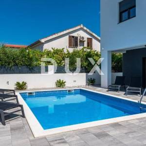 ZADAR, VRSI - Prekrasna vila s bazenom
