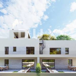 ZADAR, VRSI - Prostrani penthouse s pet spavaćih soba, krovnom terasom s bazenom i pogledom na more! S3