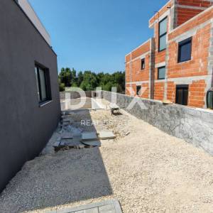 ZADAR, VRSI - Vrhunska vila s bazenom! Garaža, 4 spavaće sobe, 4 kupaonice...! B