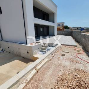 ZADAR, VRSI - Vrhunska vila s bazenom! Garaža, 4 spavaće sobe, 4 kupaonice...! A