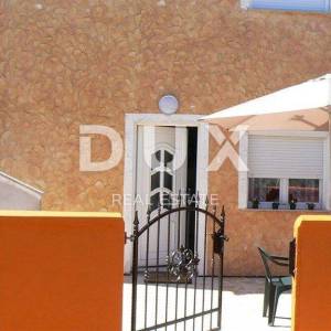 ZADAR, ZATON - Kuća s dva apartmana u blizini mora