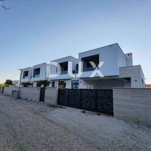 ZADAR, ZATON -  Luksuzna Dvojna Vila s Grijanim Bazenom, Saunom i Teretanom! Novogradnja! A1