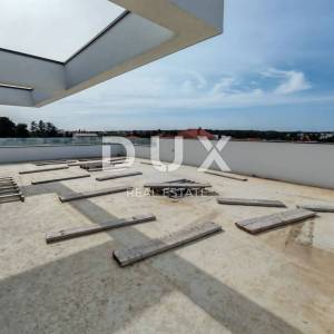 ZADAR, ZATON - Luksuzni penthouse s grijanim bazenom, prekrasnim pogledom na more, 30 metara od plaže! S8