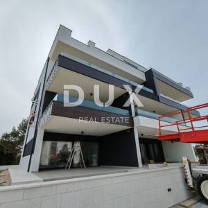 ZADAR, ZATON - Luksuzni penthouse s grijanim bazenom, prekrasnim pogledom na more, 30 metara od plaže! S8