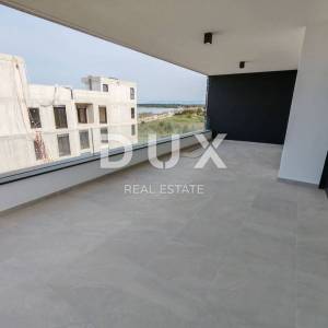 ZADAR, ZATON - Luksuzni penthouse s grijanim bazenom, prekrasnim pogledom na more, 30 metara od plaže! S8