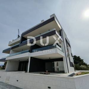 ZADAR, ZATON - Luksuzni penthouse s grijanim bazenom, prekrasnim pogledom na more, 30 metara od plaže! S8